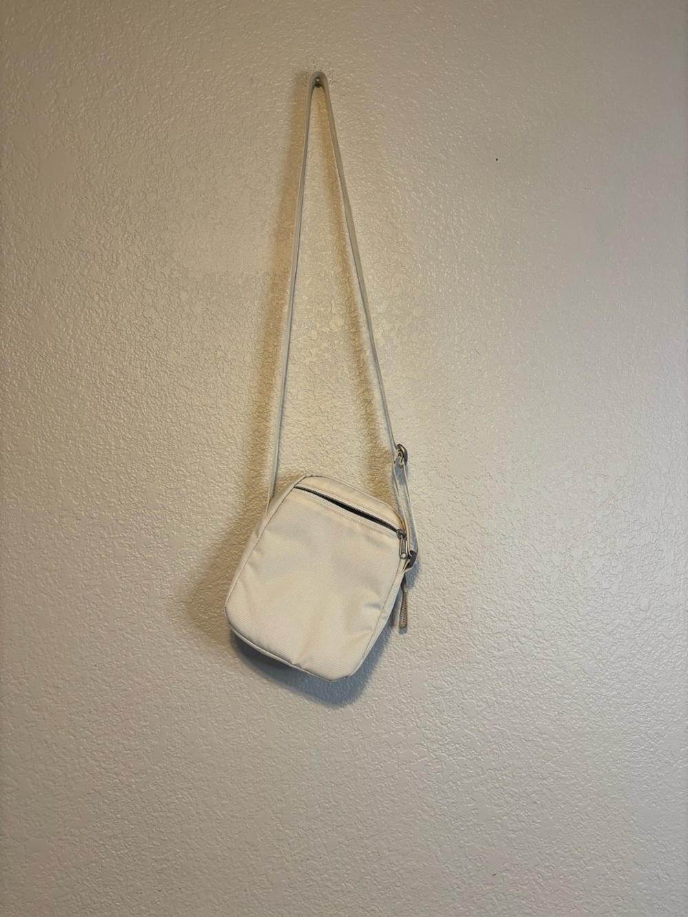 The North Face Cross Body Bag Purse Hiking Lightweight Neutral Tan - Picture 3 of 8